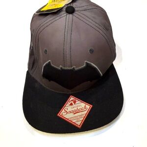 Snapback Gray and Black Hat